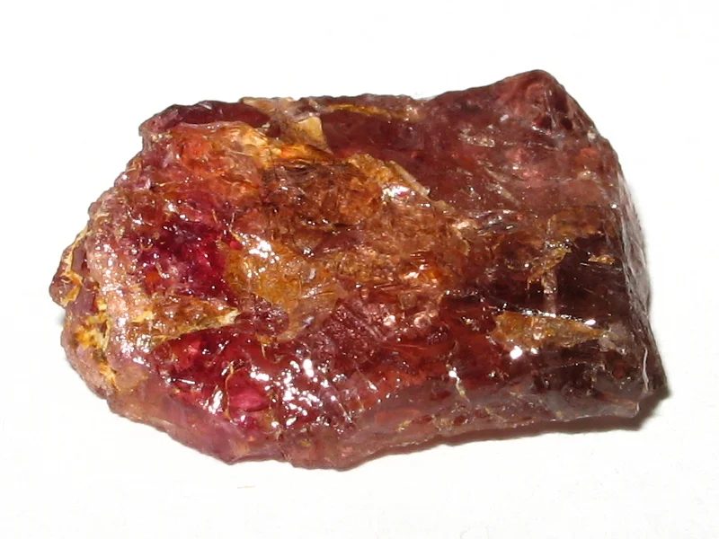 Fotografie minerálu Elbait (var. rubelit) z lokality Pikárec, Czech Republic