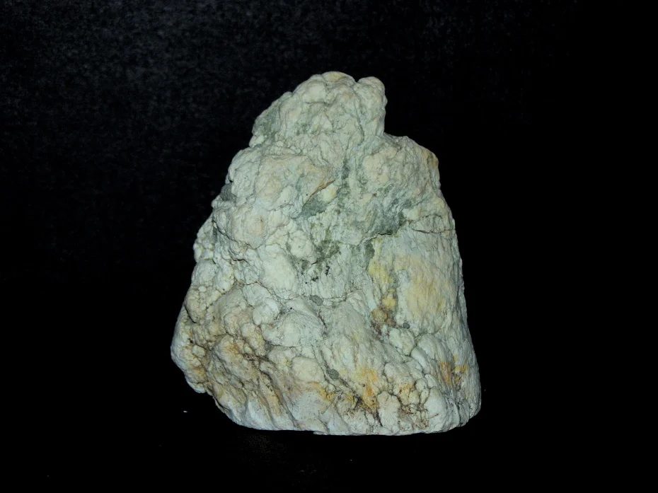 Fotografie minerálu Magnezit z lokality Bernartice, Czech Republic