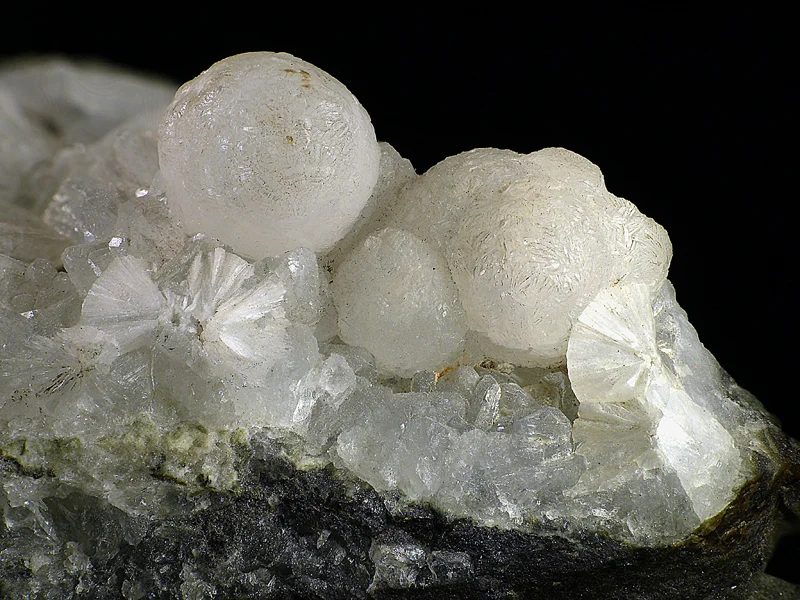 Fotografie minerálů Apofylit, Zeofylit z lokality Starý vrch, Radejčín, Czech Republic