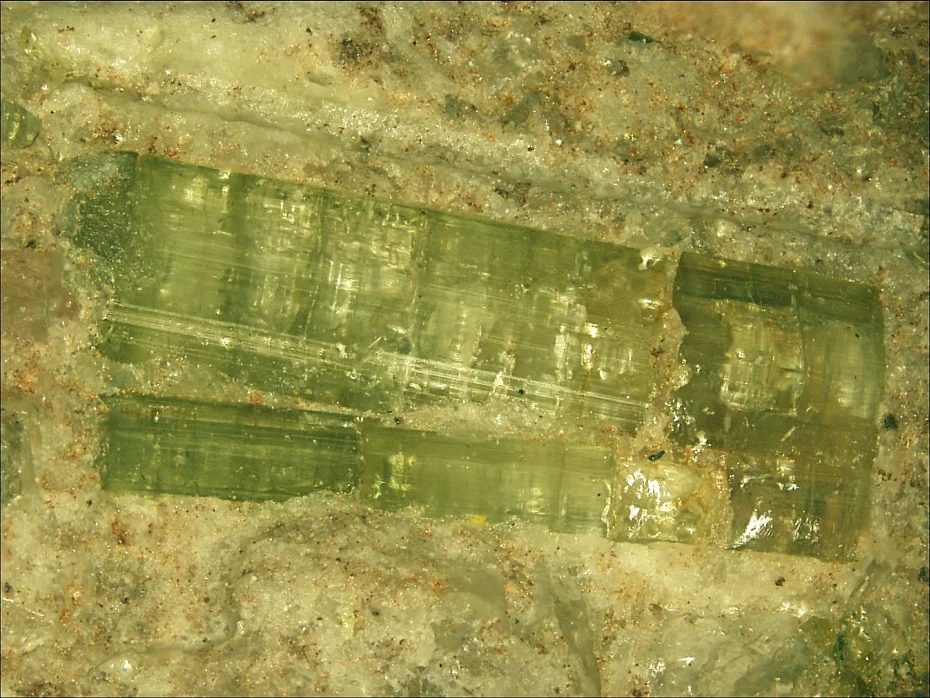 Fotografie minerálu Elbait (var. verdelit) z lokality Rožná, Hradisko, Czech Republic