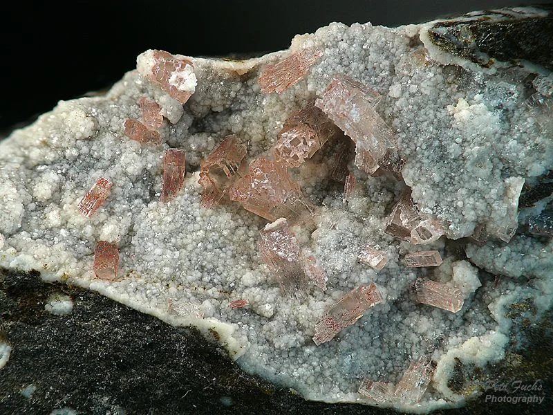Fotografie minerálů Phillipsit, Thomsonit z lokality Suletice, Czech Republic