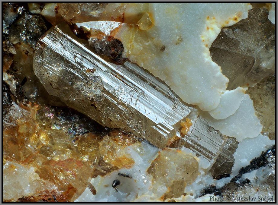 Fotografie minerálu Topaz z lokality Krupka, Czech Republic