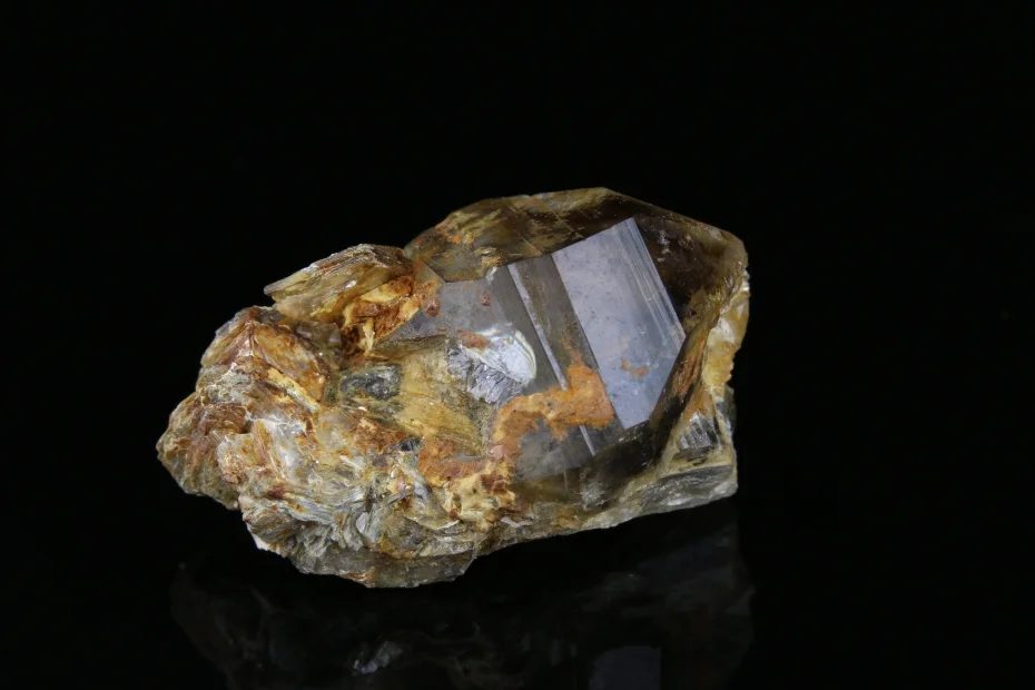 Fotografie minerálu Křemen (var. záhněda) z lokality Dolní Bory, Czech Republic