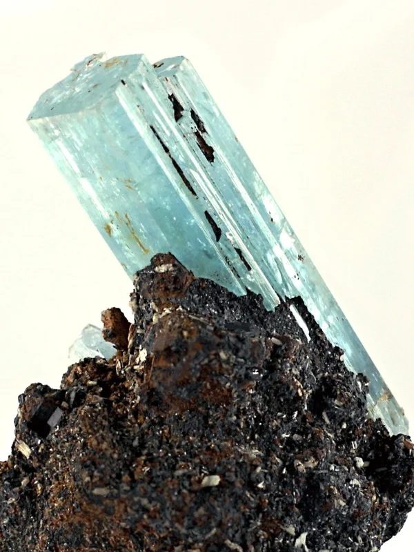 Fotografie minerálu Beryl (var. akvamarín) z lokality Erongo, Namibia