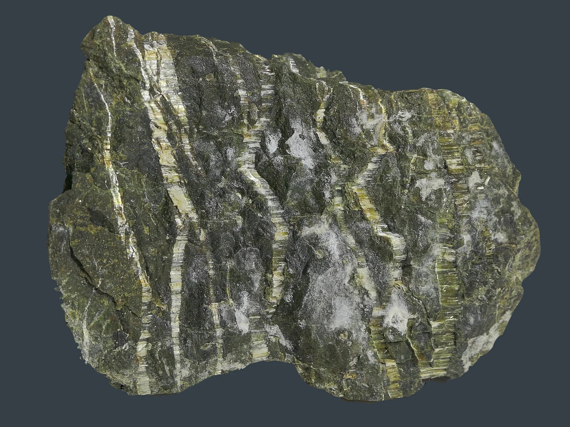 Fotografie minerálu Chryzotil z lokality Moravské Bránice, Czech Republic