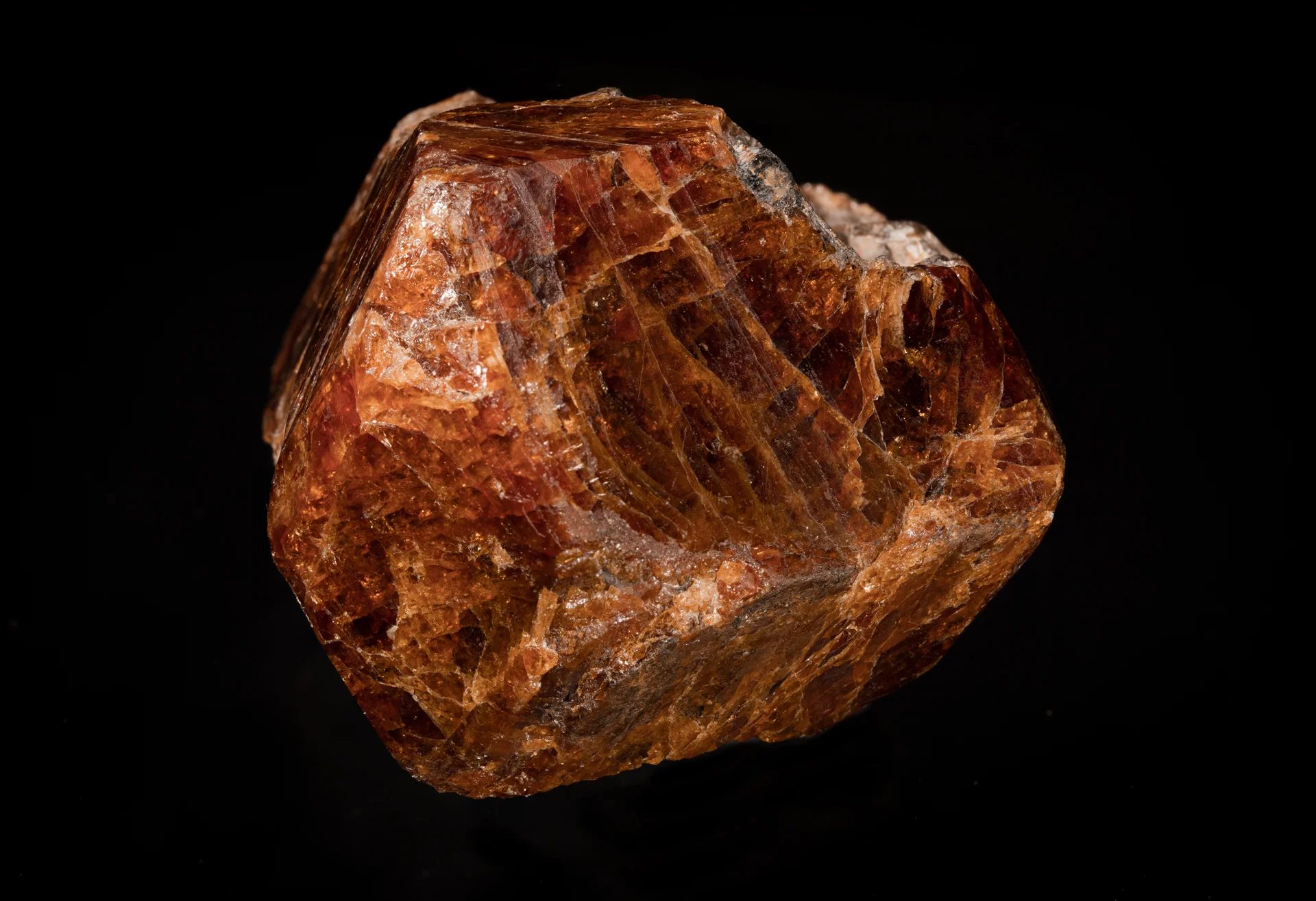 Fotografie minerálu Grossulár (var. hessonit) z lokality Boží hora, Žulová, Czech Republic