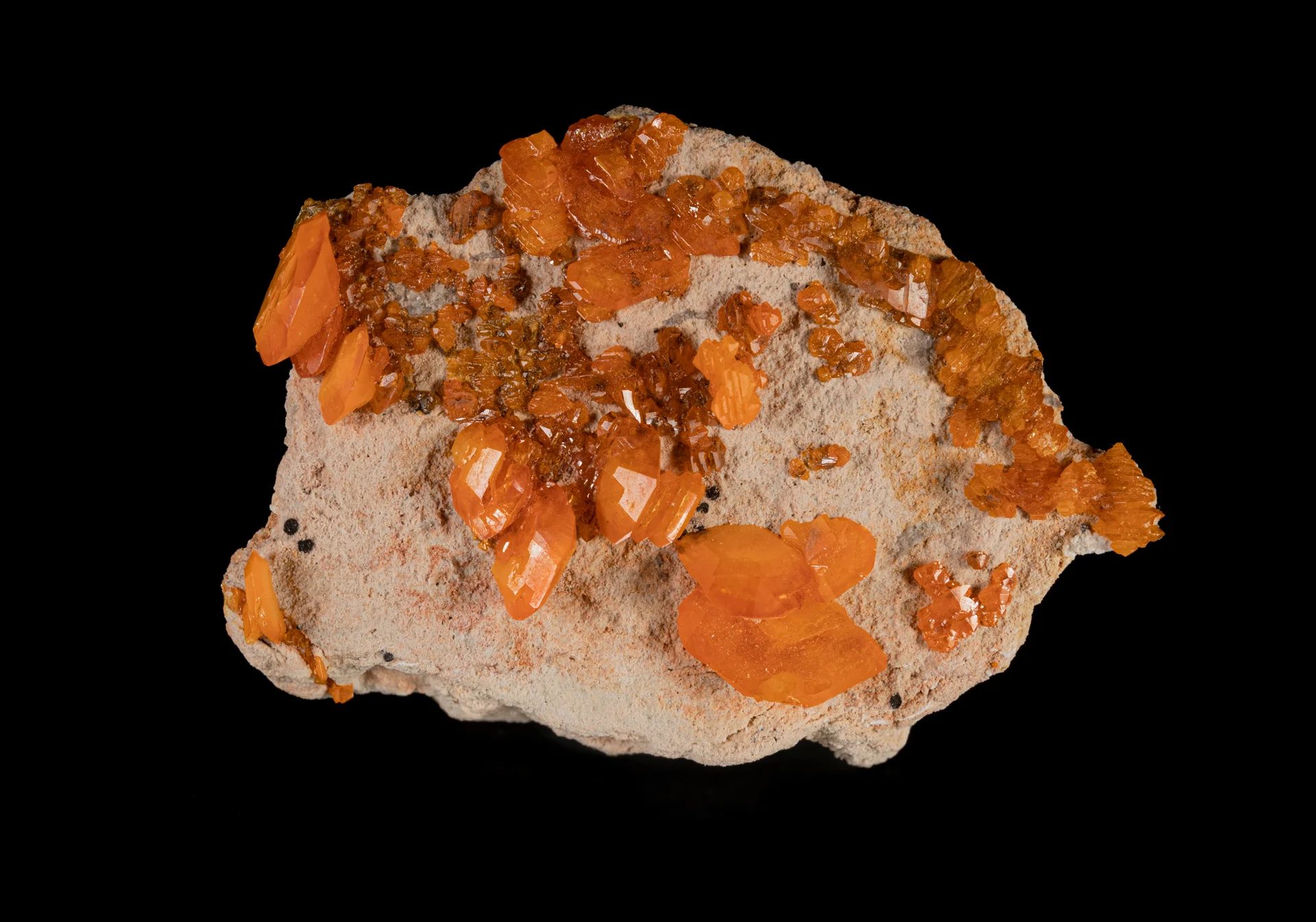 Fotografie minerálu Wulfenit z lokality Mibladen, Morocco