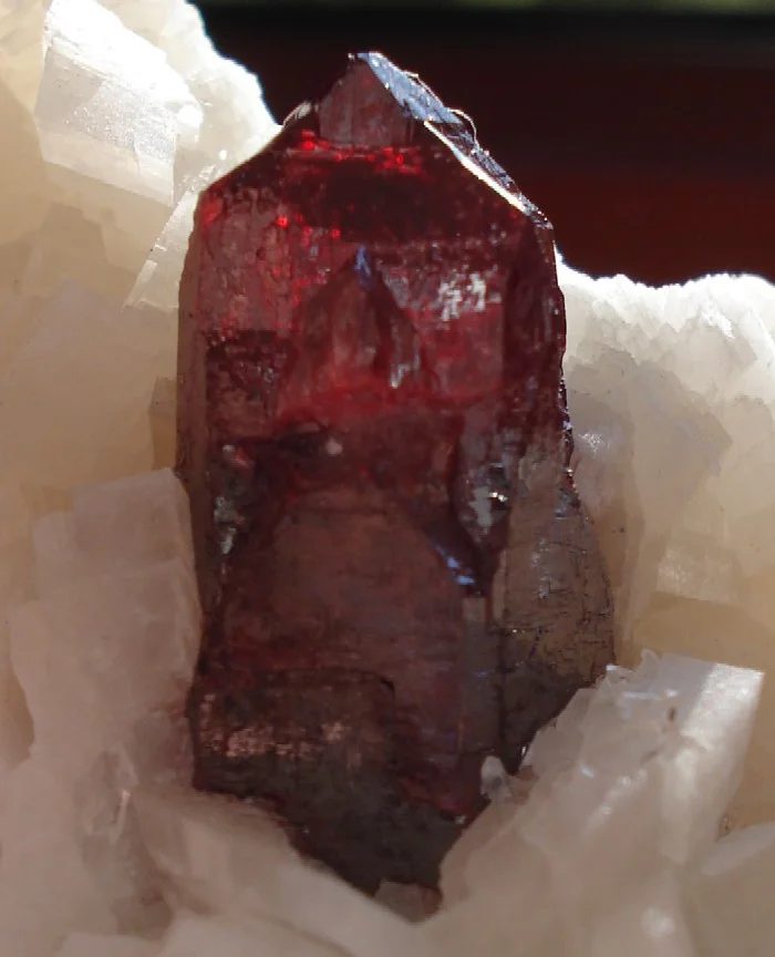 Fotografie minerálu Cinnabarit z lokality Tongren, China