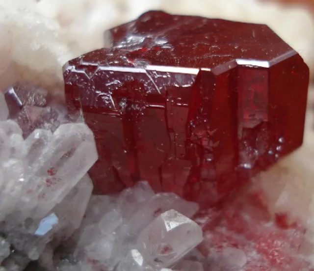 Fotografie minerálu Cinnabarit z lokality Tongren, China
