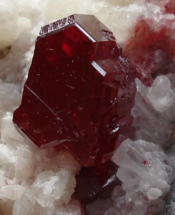 Fotografie minerálu Cinnabarit z lokality Tongren, China