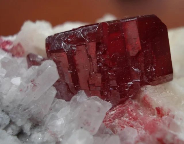 Fotografie minerálu Cinnabarit z lokality Tongbei, China