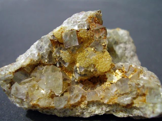 Fotografie minerálu Fluorit z lokality Kožlí, Czech Republic