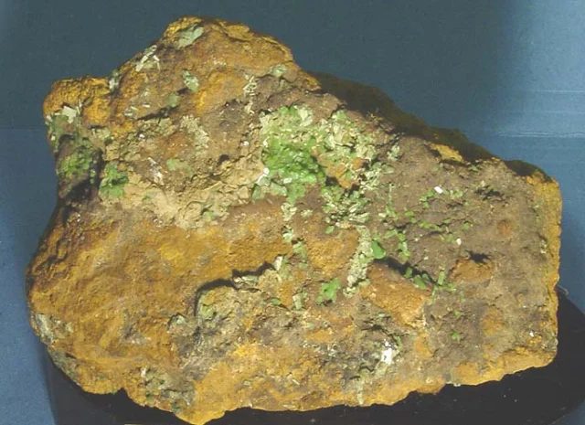 Fotografie minerálu Pyromorfit z lokality Kladruby u Stříbra, Czech Republic