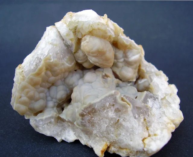 Fotografie minerálu Křemen (var. chalcedon) z lokality Žabčice, Czech Republic