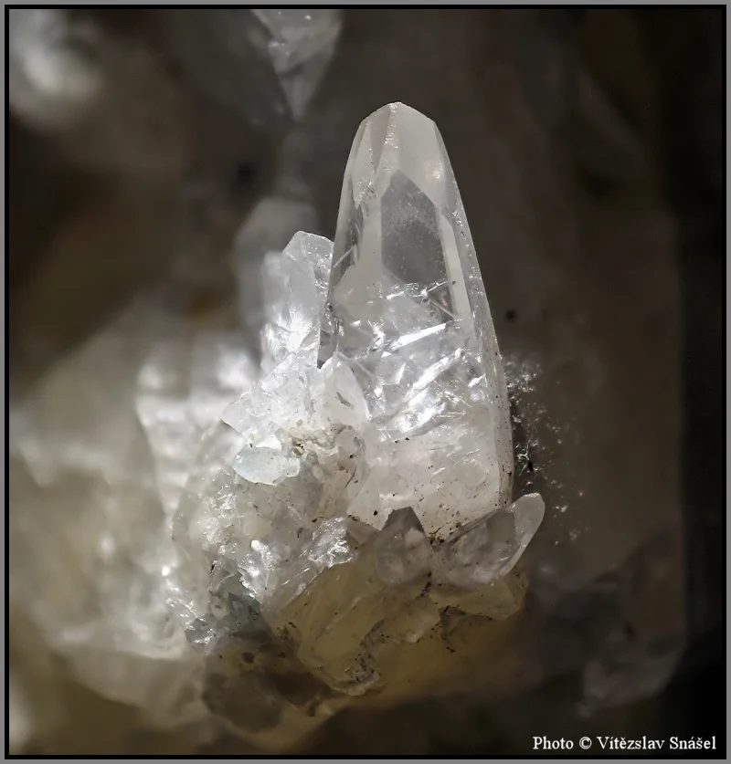 Fotografie minerálu Kalcit z lokality Slyudyanka, Russia