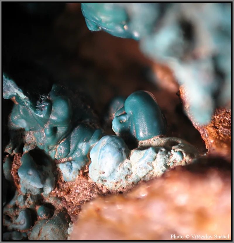 Fotografie minerálu Pseudomalachit z lokality Lubietová, Slovakia