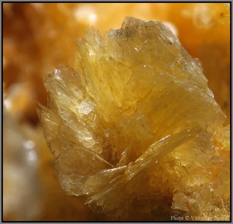 Fotografie minerálu Alunogen z lokality Dubník, Slovakia