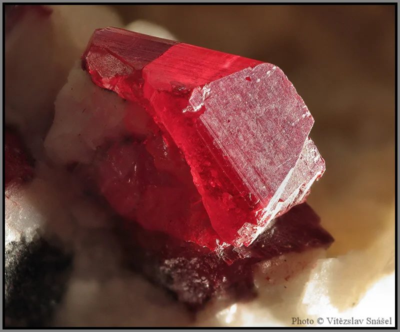Fotografie minerálu Cinnabarit z lokality Tongren, China