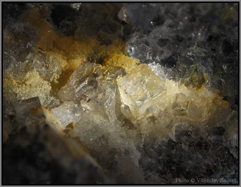 Fotografie minerálu Fluorit z lokality Kožlí, Czech Republic