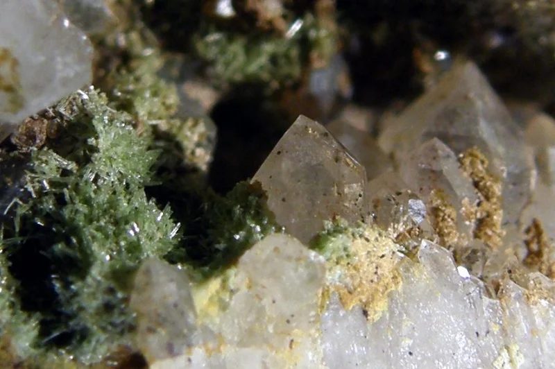 Fotografie minerálu Pyromorfit z lokality Čiháň, Czech Republic