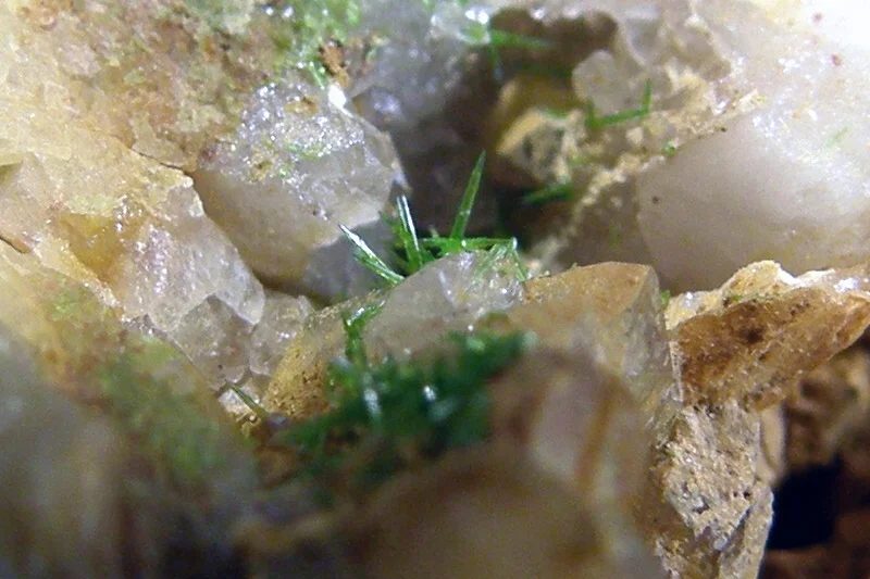 Fotografie minerálu Pyromorfit z lokality Čiháň, Czech Republic