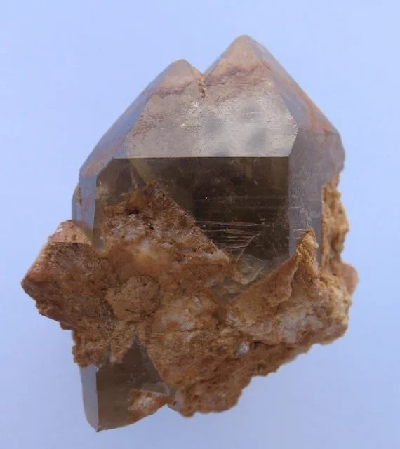 Fotografie minerálu Křemen (var. záhněda) z lokality Přibyslavice, Czech Republic