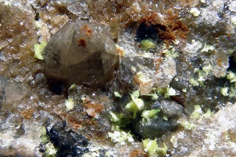 Fotografie minerálu Uranocircit z lokality Damětice, Czech Republic