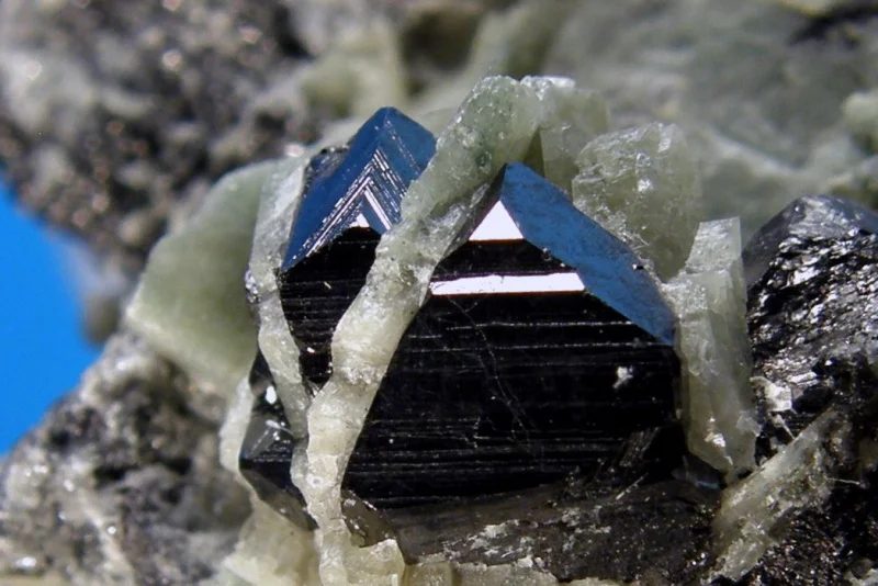 Fotografie minerálů Diopsid, Magnetit z lokality Ala, Italy