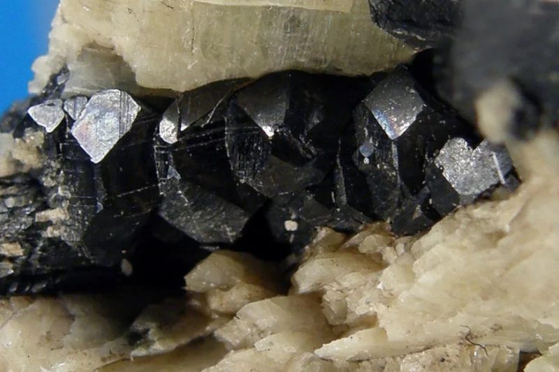 Fotografie minerálů Diopsid, Magnetit z lokality Ala, Italy