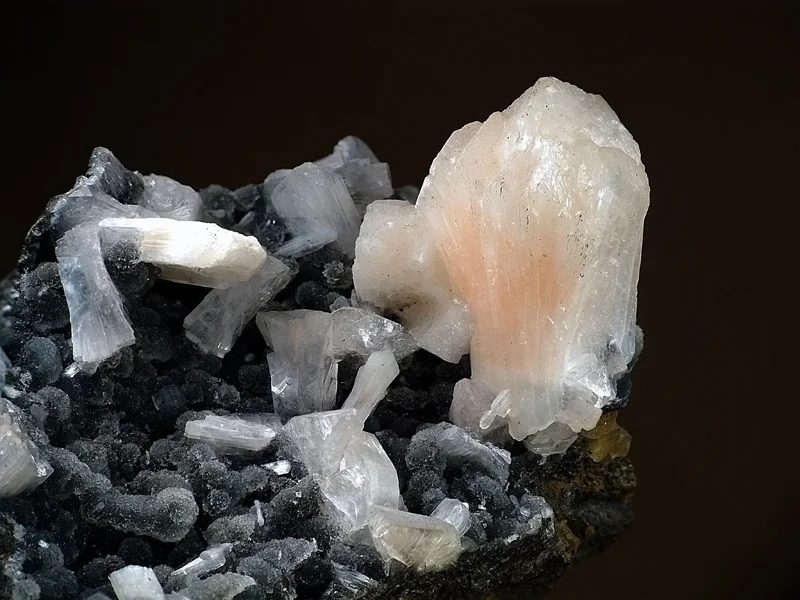 Fotografie minerálů Heulandit, Stilbit z lokality Jalgaon District, Maharashtra, India
