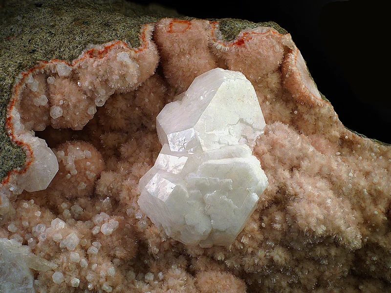 Fotografie minerálu Fluorapofylit z lokality Mariánská skála, Ustí nad Labem, Czech Republic