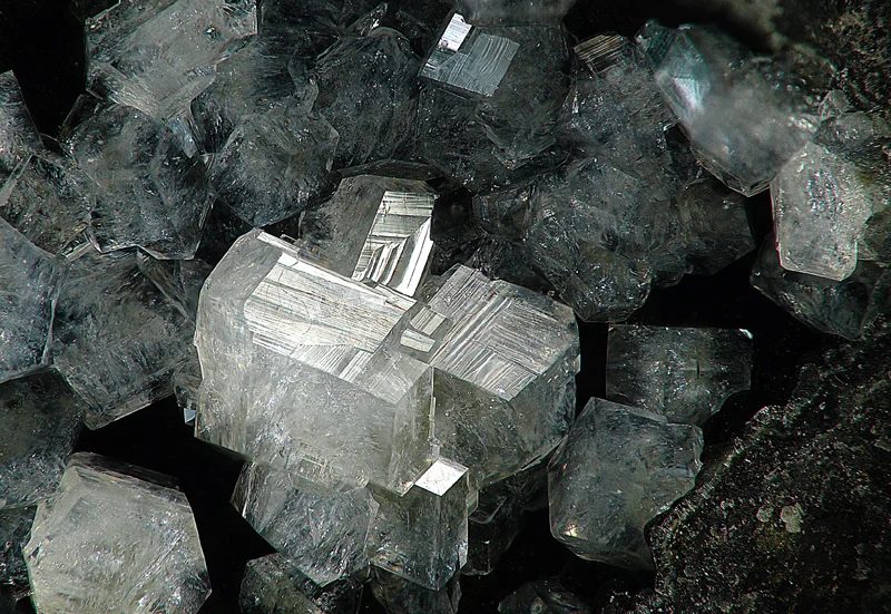 Fotografie minerálu Phillipsit z lokality Soutěsky, Czech Republic