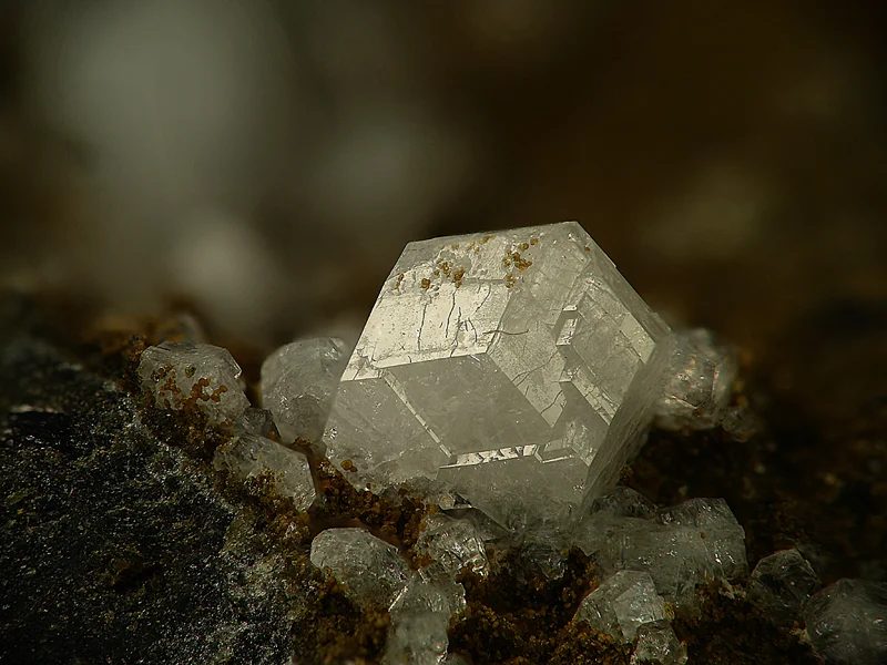 Fotografie minerálu Phillipsit z lokality Soutěsky, Czech Republic