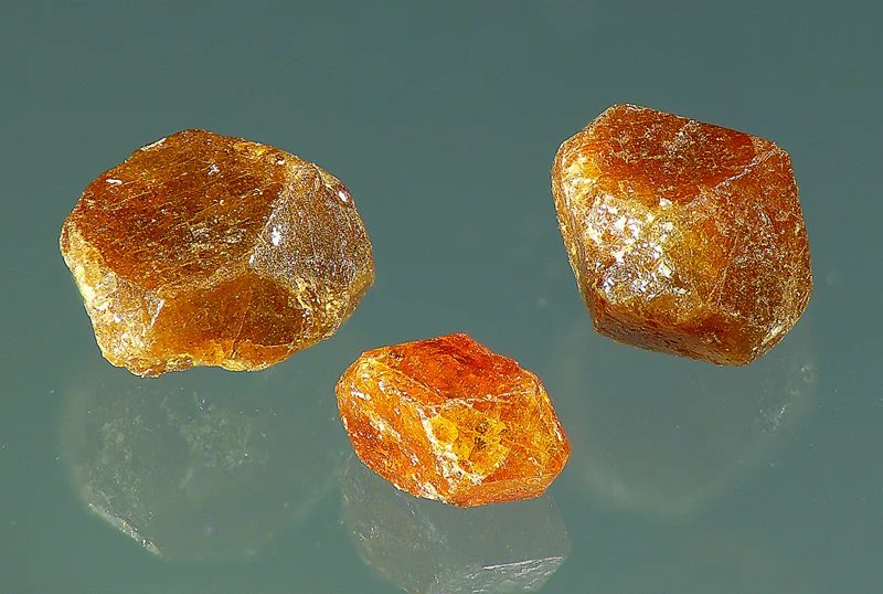 Fotografie minerálu Zirkon z lokality Podsedice, Czech Republic