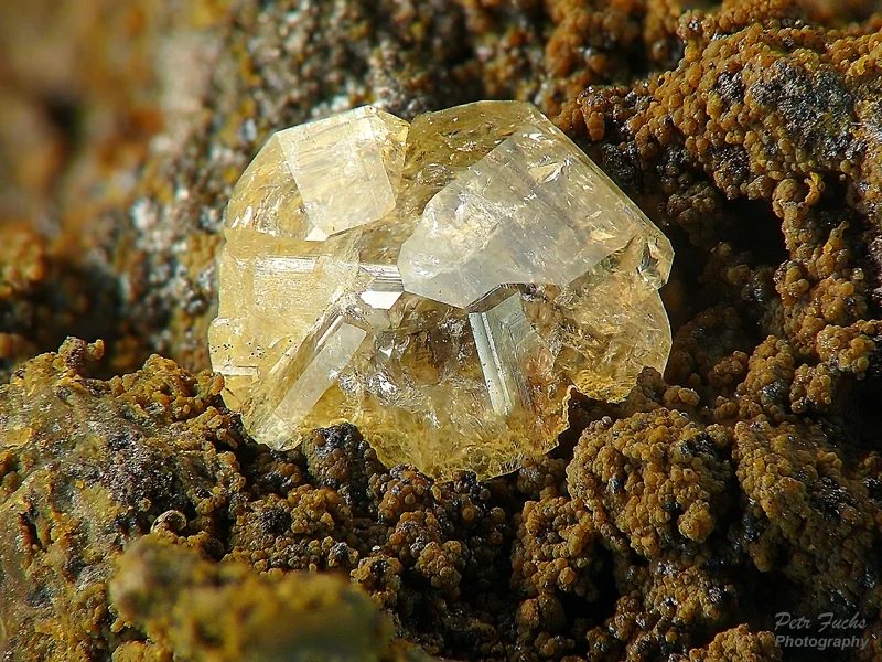 Fotografie minerálu Chabazit (var. fakolit) z lokality Rytina soutěska, Czech Republic