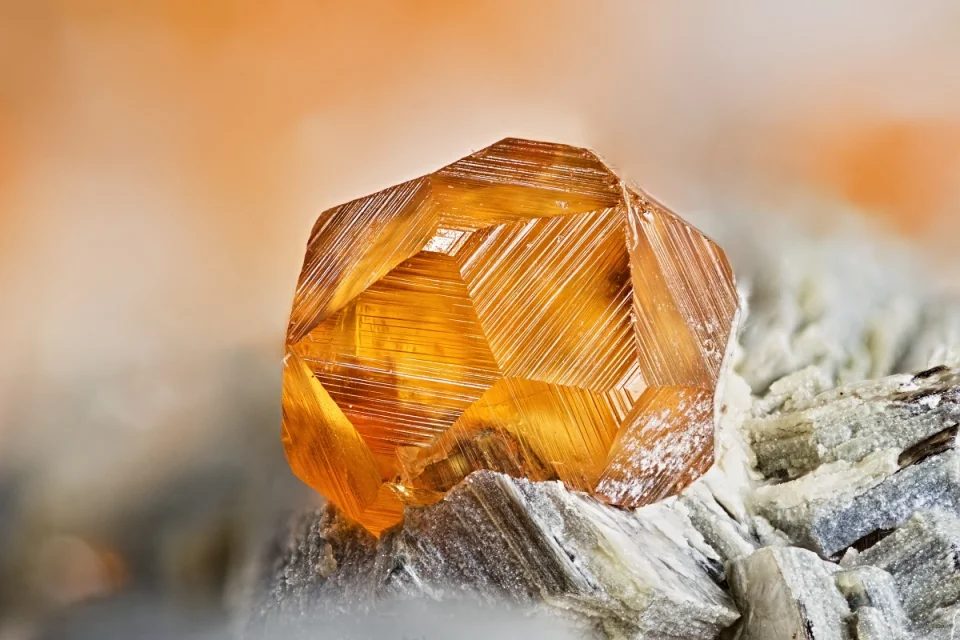 Fotografie minerálu Spessartin z lokality Yaogangxian Mine, China