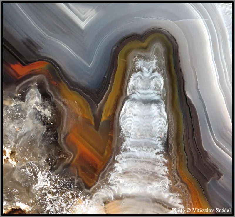 Fotografie minerálu Achát z lokality Rio Grande do Sul, Brazil