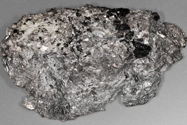 Fotografie minerálu Arzenopyrit z lokality Hubský peň, Krásno, Czech Republic