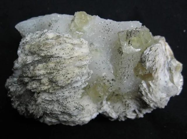 Fotografie minerálů Baryt, Fluorit z lokality Běstvina, Czech Republic