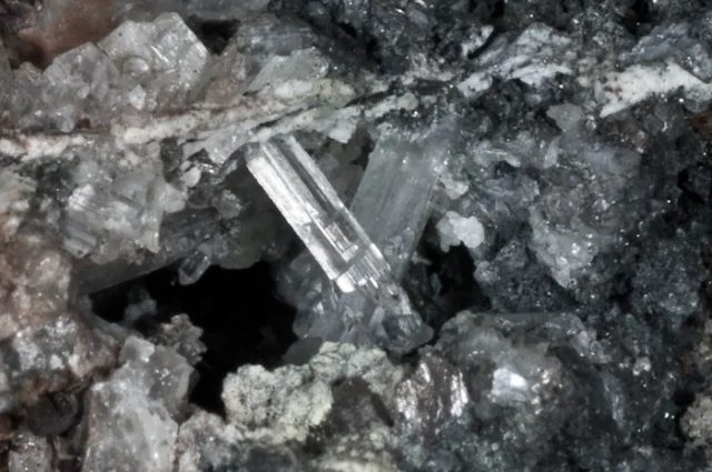 Fotografie minerálu Ceruzit z lokality Oloví, Czech Republic