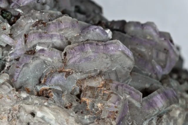 Fotografie minerálu Fluorapatit z lokality Schnödův peň, Krásno, Czech Republic
