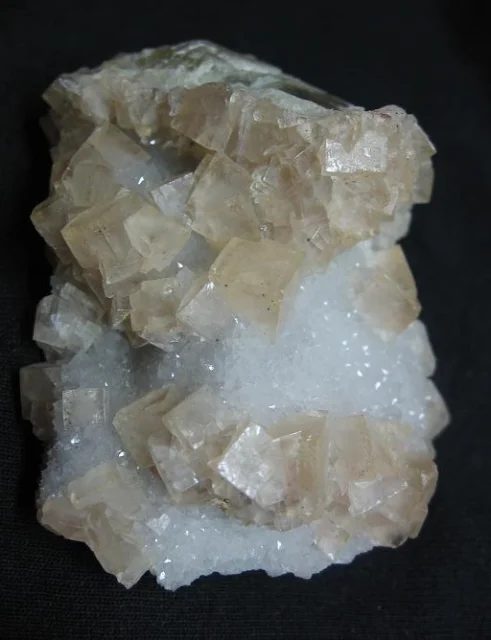 Fotografie minerálu Fluorit z lokality Běstvina, Czech Republic