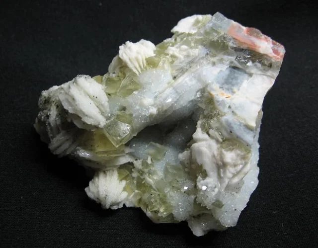 Fotografie minerálů Baryt, Fluorit z lokality Běstvina, Czech Republic