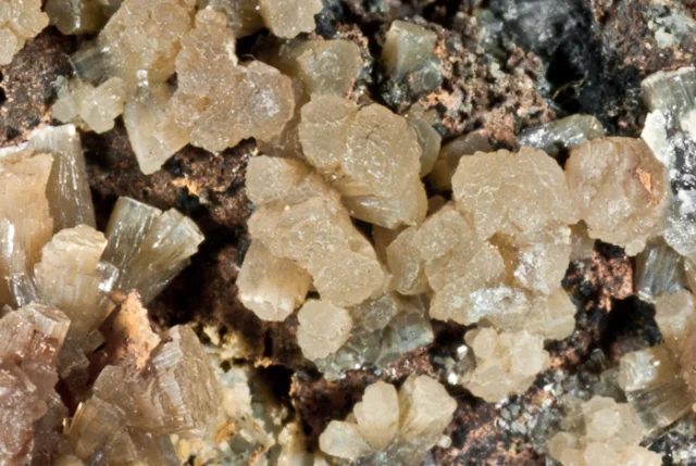Fotografie minerálu Pyromorfit z lokality Oloví, Czech Republic