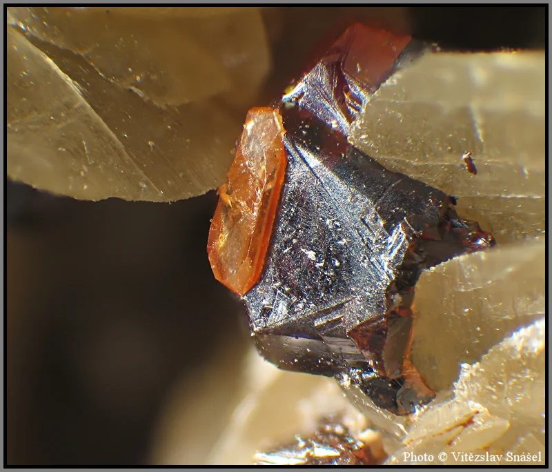 Fotografie minerálů Siderit, Sfalerit z lokality Příbram, Czech Republic