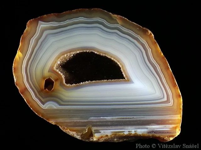 Fotografie minerálu Achát z lokality Rio Grande do Sul, Brazil