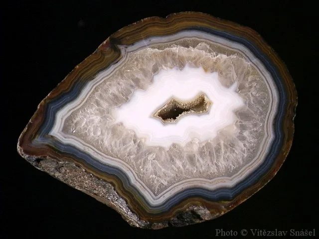 Fotografie minerálu Achát z lokality Rio Grande do Sul, Brazil