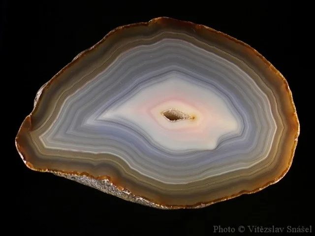 Fotografie minerálu Achát z lokality Rio Grande do Sul, Brazil