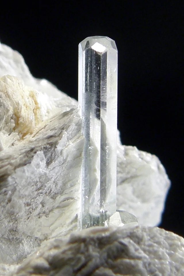 Fotografie minerálu Beryl (var. akvamarín) z lokality Gilgit-Baltistan, Pakistan