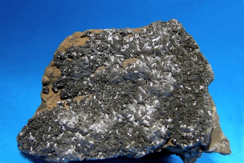 Fotografie minerálu Pyroluzit z lokality Horní Blatná, Czech Republic